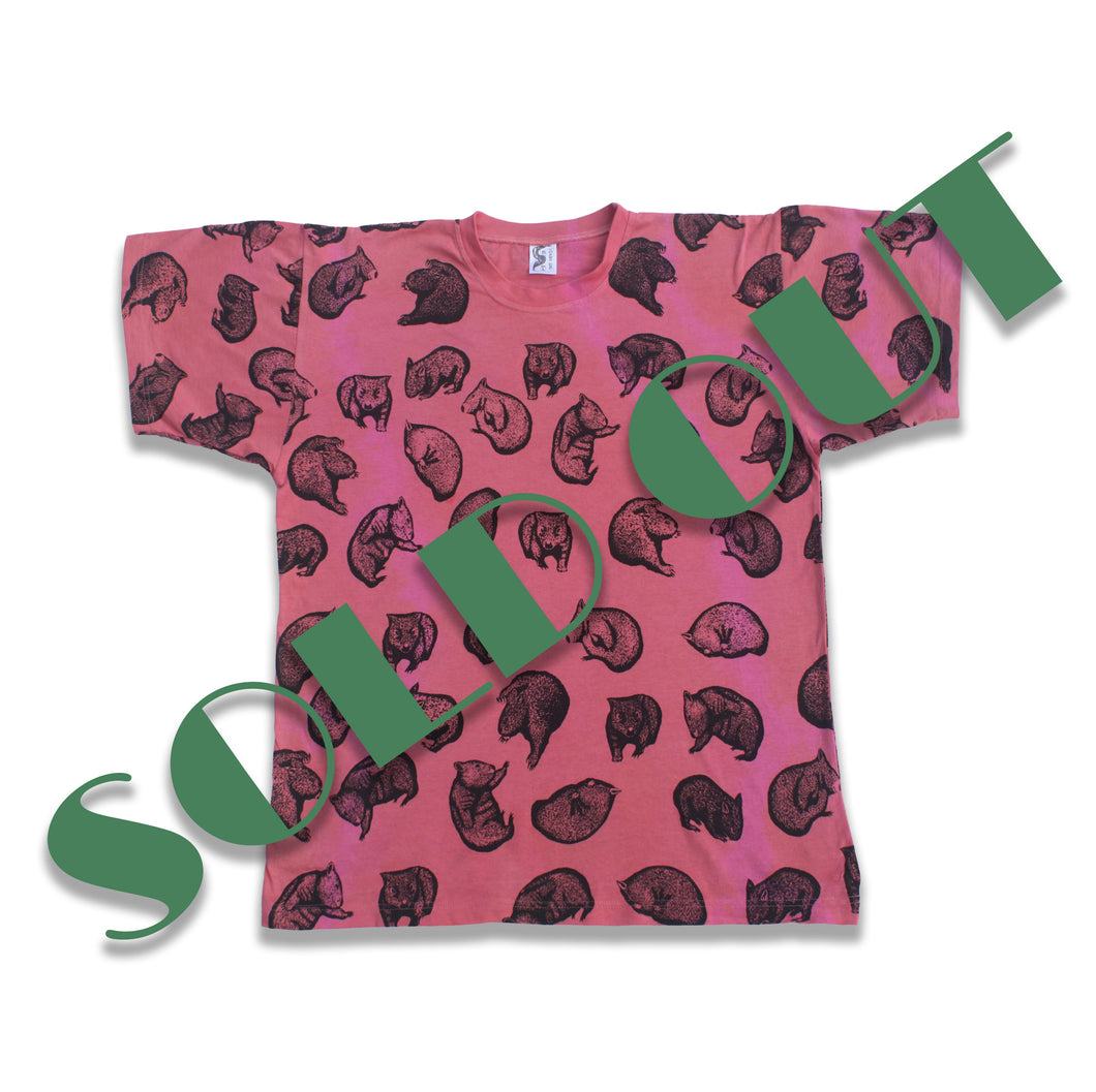 WOMBAT UNISEX T-SHIRT in Magenta